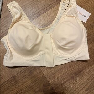 Cream Women's front closure super comfy bra Medium NWT